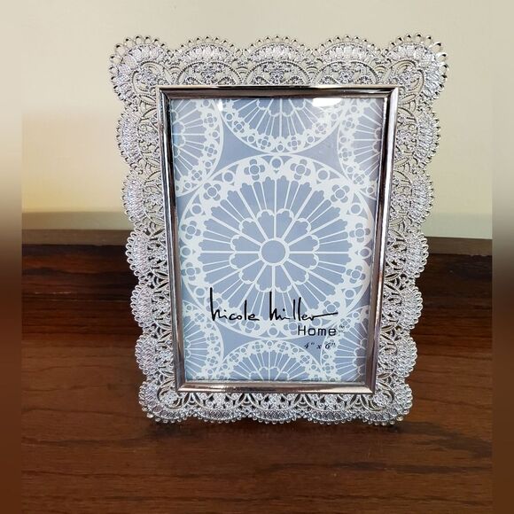 Nicole Miller 4x6 Picture Frame in Metal Filigree Design - Picture 1 of 7
